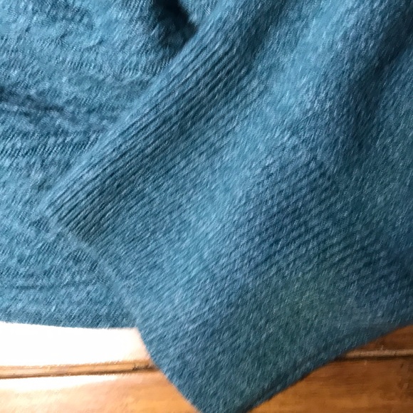 Doc Martin’s blue sweater - Picture 5 of 5